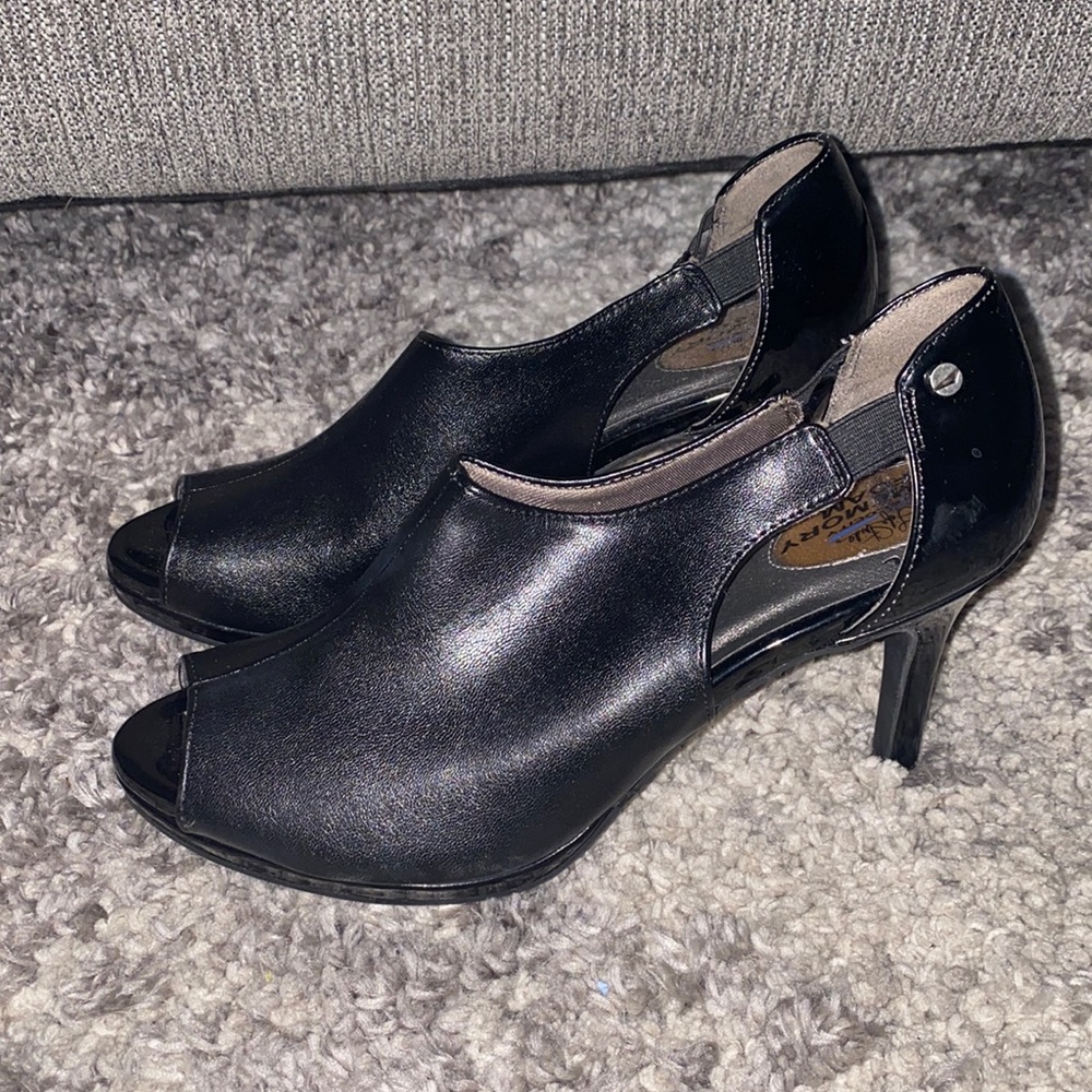 BLACK HIGH HEELS